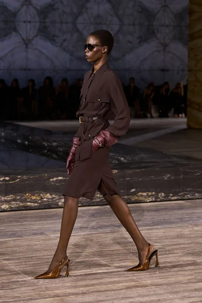 Look 12